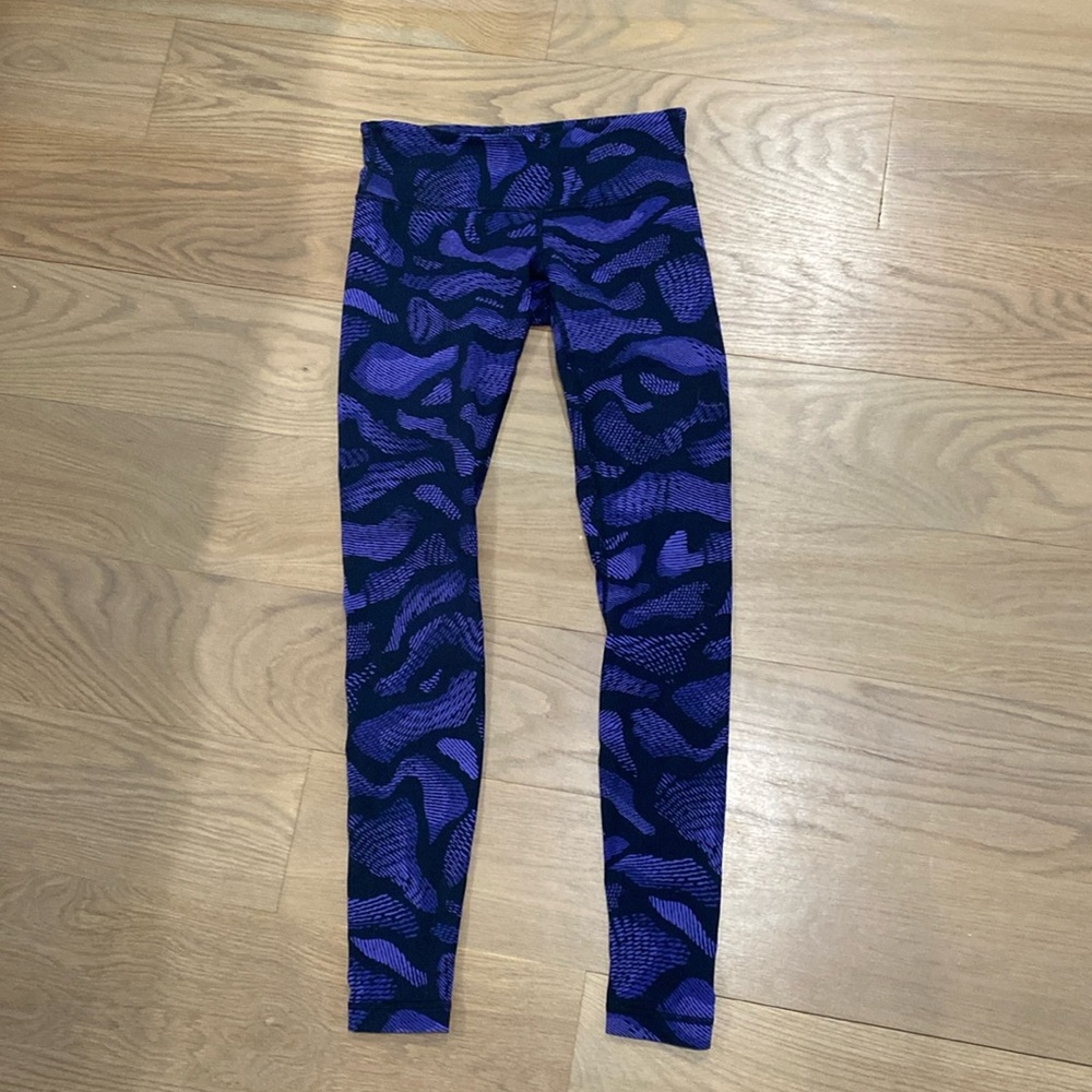 Black and purple camo lululemon leggings